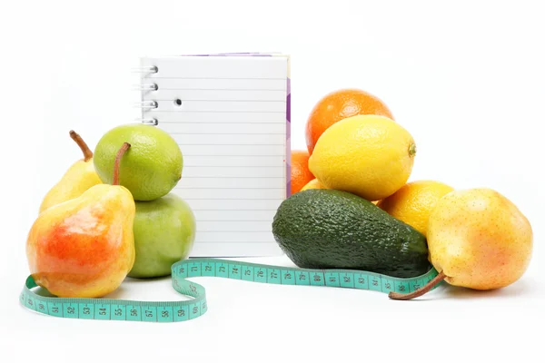 Naturprodukte. Ernährung. frisches Obst auf weißem Hintergrund. — Stockfoto