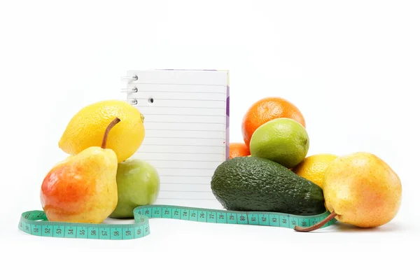 Productos naturales. Dieta. Fruta fresca sobre fondo blanco . —  Fotos de Stock