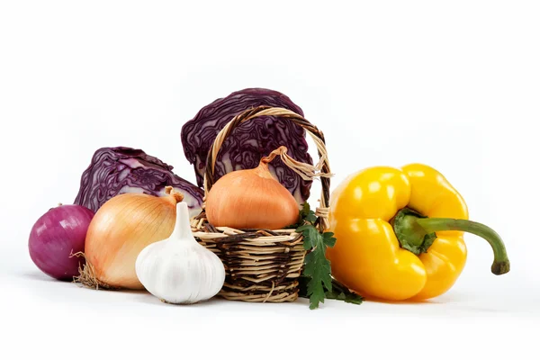 Egészséges étel. friss zöldségek, fehér alapon. — Stock Fotó