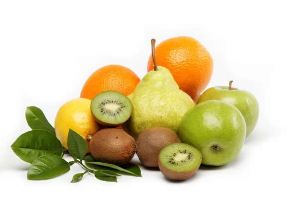 Čerstvé ovoce, izolovaných na bílém pozadí. — Stock fotografie