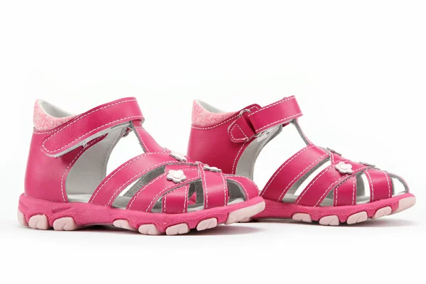 Sandálias de criança rosa isoladas em branco — Fotografia de Stock
