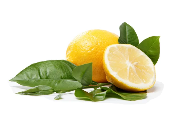 新鮮な果物。レモン、白い背景で隔離. — ストック写真