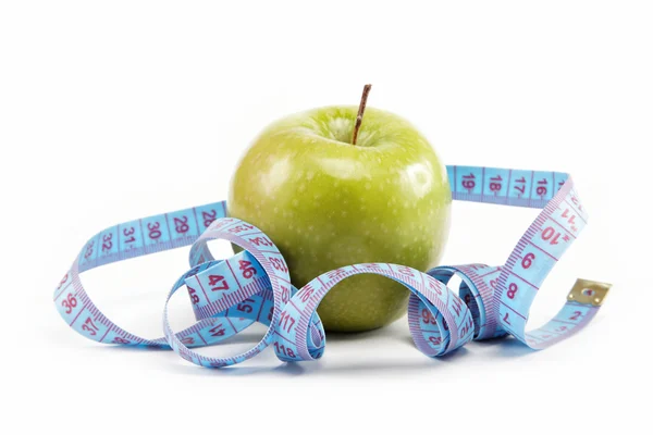 Natural products. Diet. Fresh apple with a measuring tape on a w — Stock Photo, Image