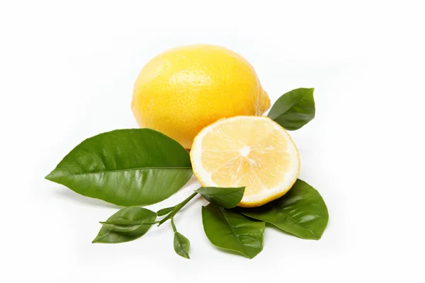Färsk frukt. citron, isolerad på en vit bakgrund. — Stockfoto