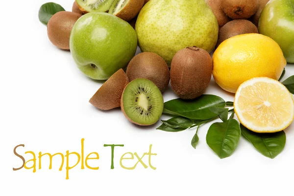 Vers fruit. Kiwi en citroen geïsoleerd op een witte achtergrond. — Stockfoto