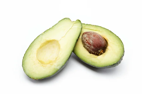 Verse avocado's geschoten op een witte achtergrond. — Stockfoto