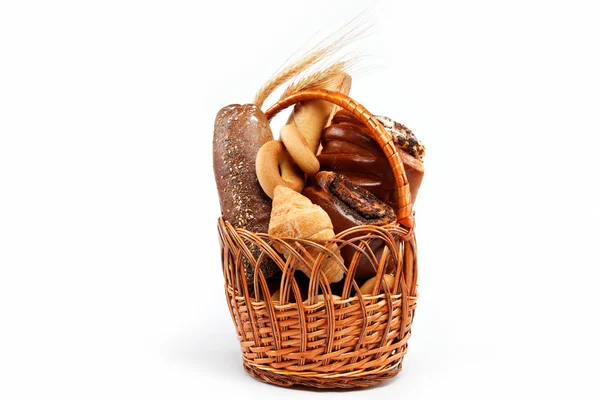 Φρέσκα ψωμιά για μια ποικιλία που απομονώνονται σε λευκό. — Φωτογραφία Αρχείου