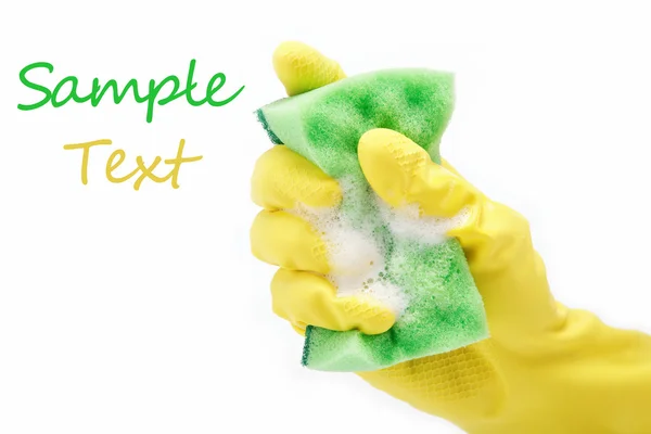 Hand met rubberen handschoen en schoonmaak spons op witte achtergrond — Stockfoto