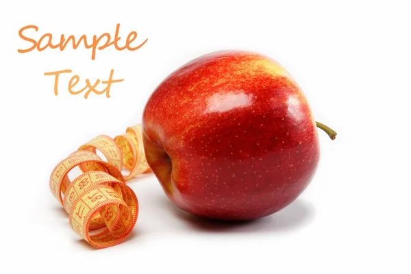 Rött äpple och måttband på vit bakgrund. — Stockfoto