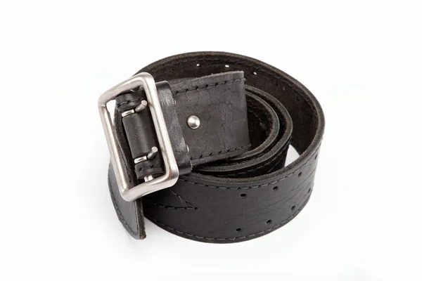 Cintura in pelle isolata su sfondo bianco. — Foto Stock