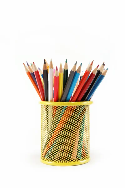Beyaz arkaplanda izole edilmiş renkli kalemler — Stok fotoğraf