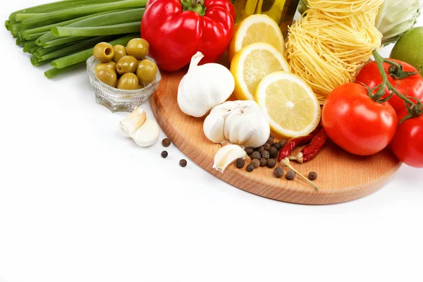 Set frisches Gemüse isoliert auf weißem Hintergrund — Stockfoto
