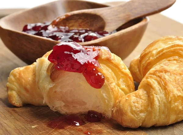 Croissants frescos con mermelada —  Fotos de Stock