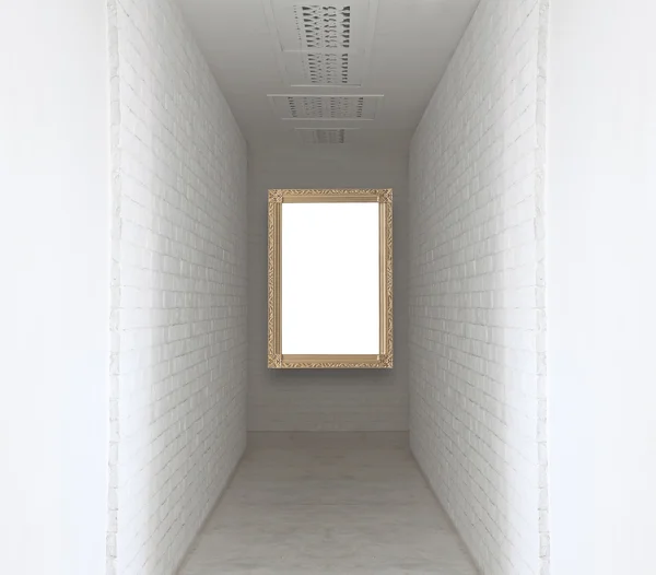 Moldura de imagem na parede de tijolo branco e andar maneira — Fotografia de Stock