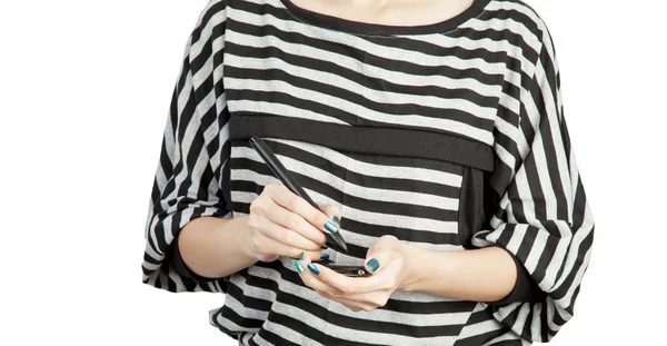 Женщины трогают телефон современный мобильный телефон и ручку — стоковое фото