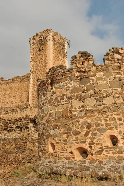 蒙塔尔万、 圣柱铭德蒙塔尔万、 托莱多的城堡 — 图库照片