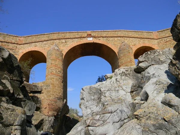 Puente sobre el r:o Pusa, Santa Ana de Pusa, Toledo — стоковое фото