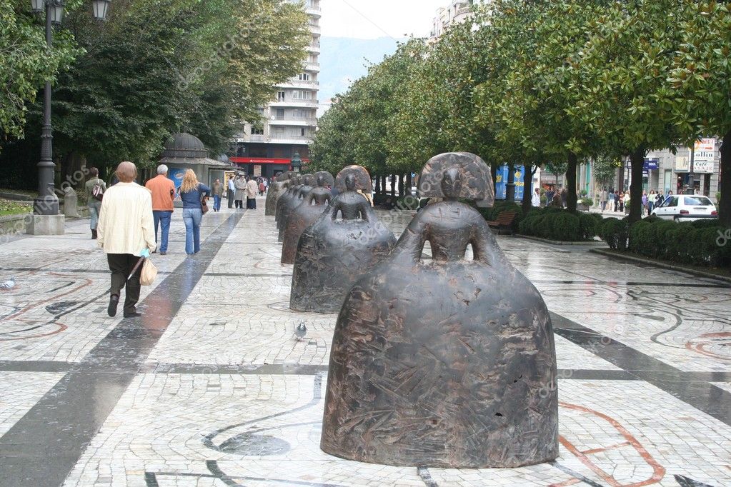 Las Meninas by Manolo Valdés in Oviedo, Asturias
