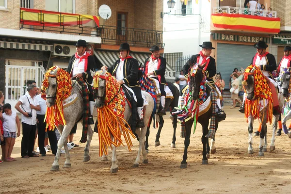 Corrida de cavalos caparisoned El Carpio de Tajo, Toledo, 25 / 07 / 2012 — Fotografia de Stock