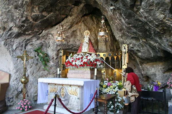 Covadonga, İspanya bizim leydisi chapel kutsal mağara Telifsiz Stok Imajlar