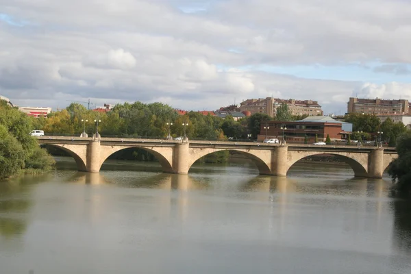 Roman bridge over the river Ebro Logroño La Rioja Rechtenvrije Stockfoto's