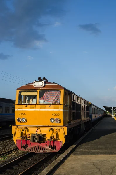 İstasyondaki eski tren.