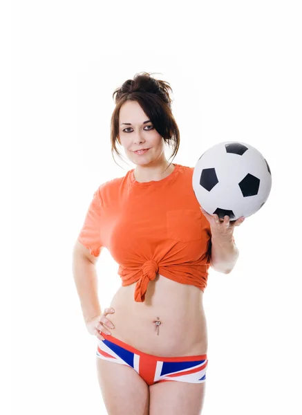 Kvinna med fotboll i union jack underkläder — Stockfoto