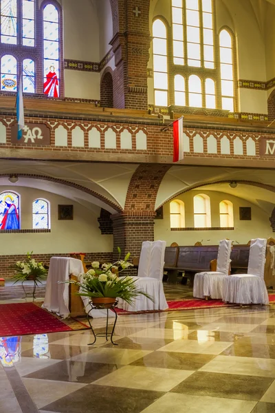 Порожня церква перед церемонією одруження — стокове фото