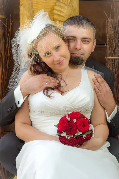 Junges Paar gerade verheiratet — Stockfoto