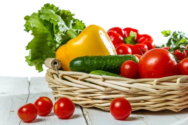 Verse groenten in de mand — Stockfoto