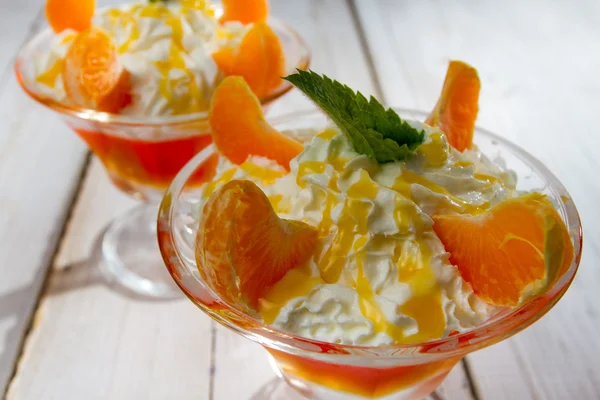 Fechar de uma sobremesa com tangerinas e geleia — Fotografia de Stock