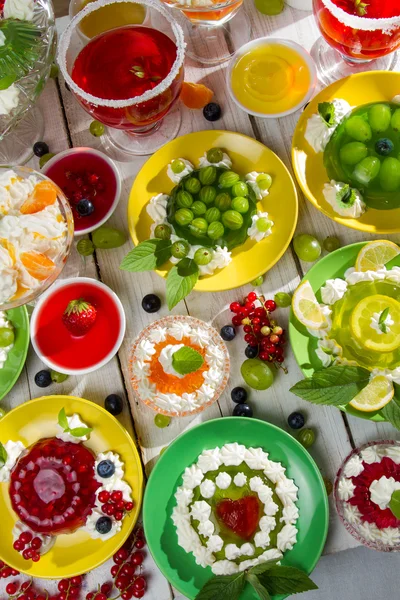 Gelatina di frutta varia con crema — Foto Stock