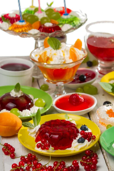 Various kinds of desserts made ​​of jelly and fruit — Stock Photo, Image
