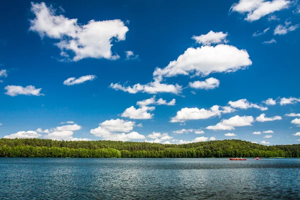 Kanottur på sjön i sommar — Stockfoto