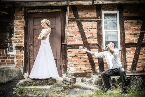 Braut des Bräutigams entschuldigt sich — Stockfoto