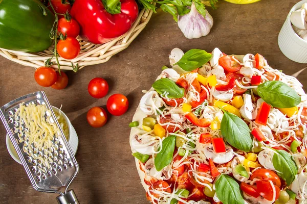 Grated cheese for fresh pizza home — Stock Photo, Image