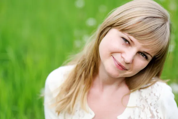 Close-up portrait of beautiful young blond woman — Stock Photo, Image