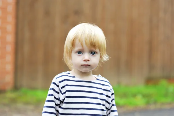 かわいい赤ちゃんの少年のクローズ アップの肖像画 — ストック写真