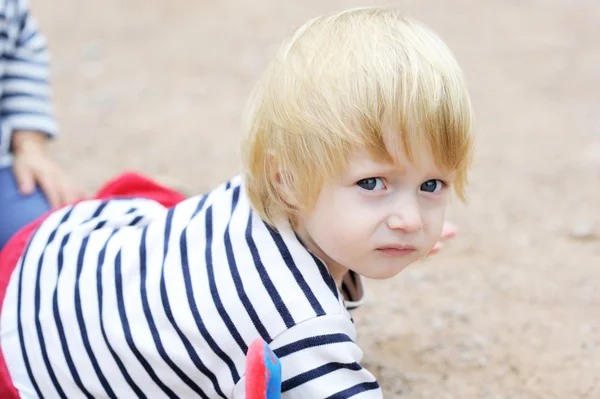 Närbild porträtt av söt baby pojke — Stockfoto