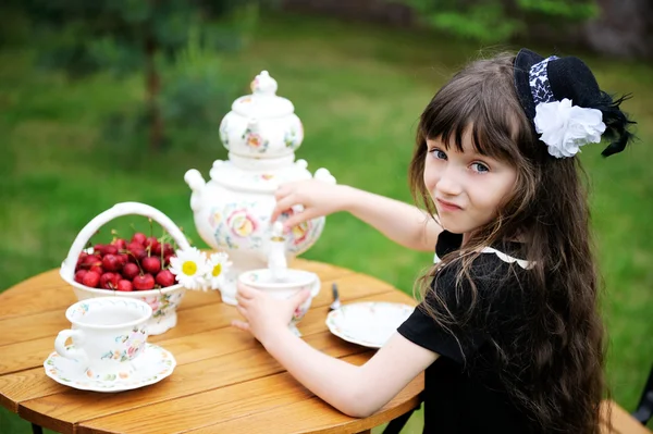 Elegant child girl having a tea party outdoors — Stock Photo, Image