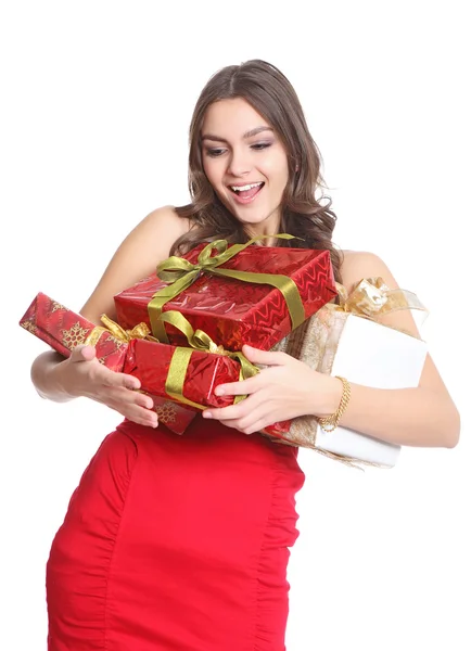 Glad brunett med förpackade presenter i handen — Stockfoto