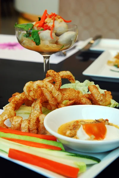 Garnéla paszta dip hal & friss zöldségekkel, thai étel — Stock Fotó