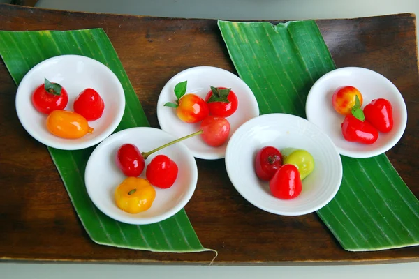 Thai dessert on banana leaf background — Stock Photo, Image