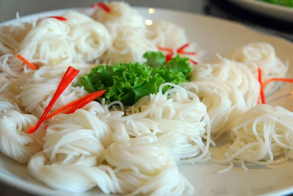 Тайский стиль лапши едят с карри — стоковое фото