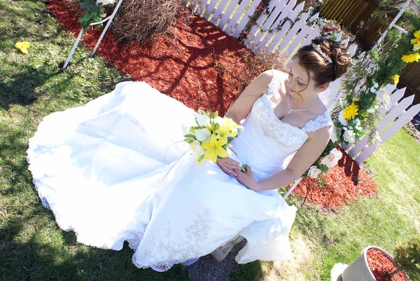 Bride and her Flowers — Stock Photo, Image