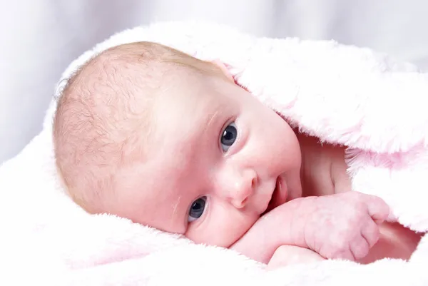 Feliz chica recién nacida —  Fotos de Stock