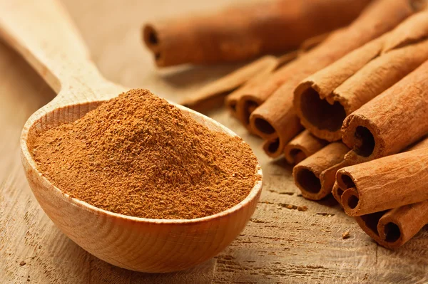 stock image Cinnamon sticks and powder