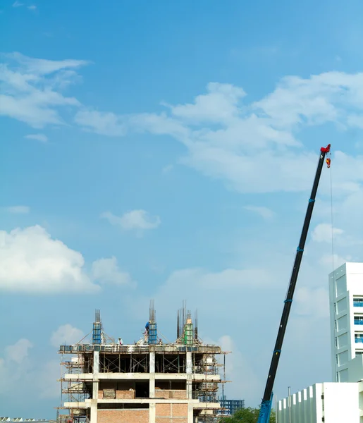 Construction crane and building — Stock Photo, Image
