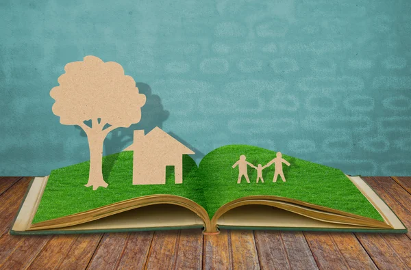 Kağıt aile sembolü eski çim kitap kes. — Stok fotoğraf