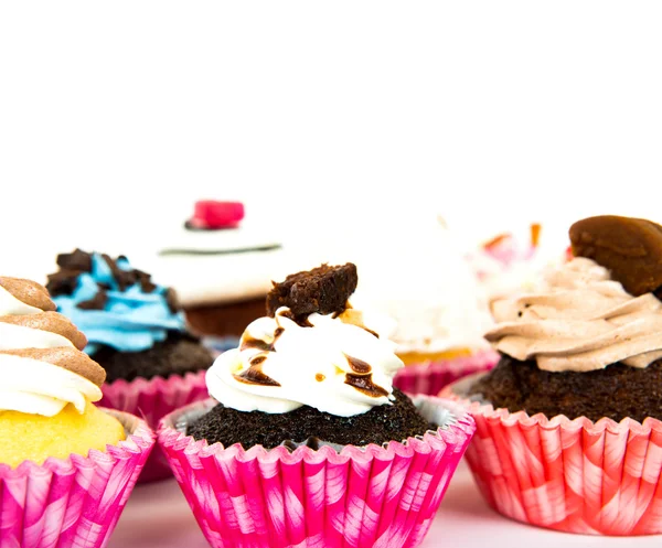 Cupcakes isolado no fundo branco — Fotografia de Stock